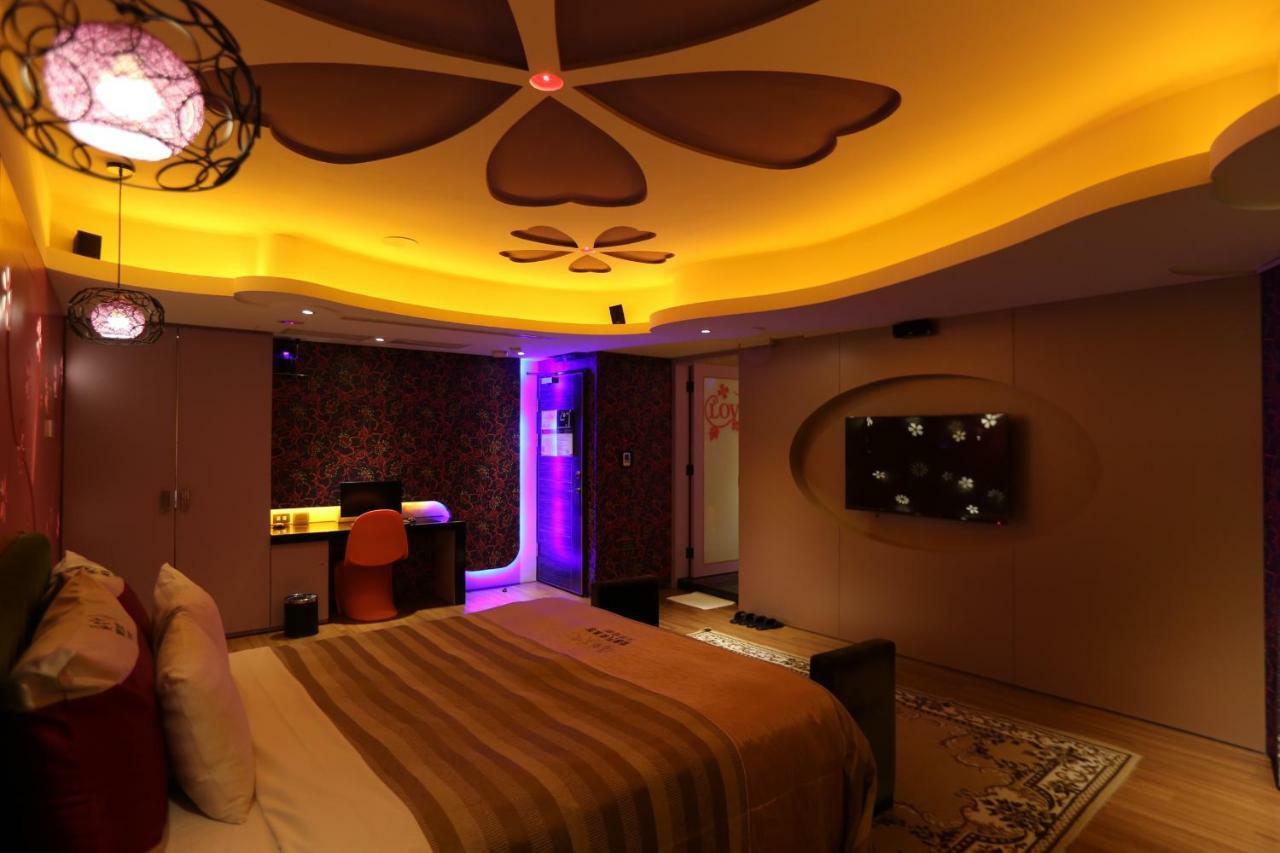 Yosemite Motel - Taiyuan Branch Taichung Esterno foto